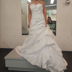 Scallop top wedding dress
